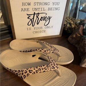 CROCS Leopard Pattern Sandals Women 8